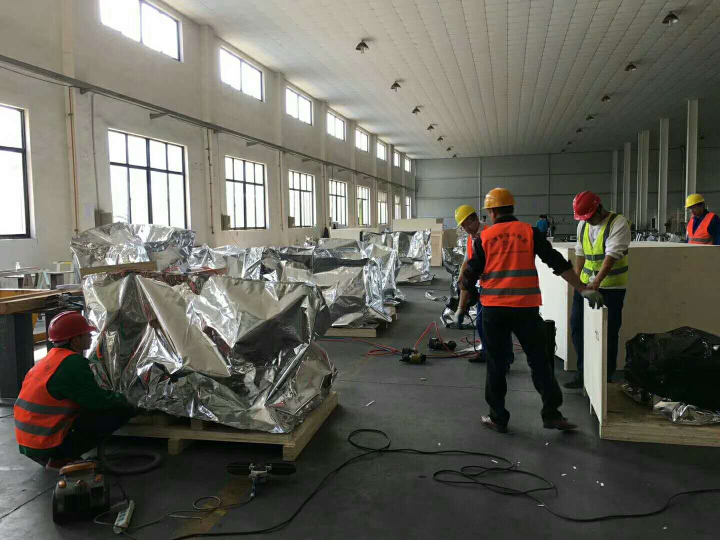 自動(dòng)化設(shè)備包裝現(xiàn)場(chǎng)